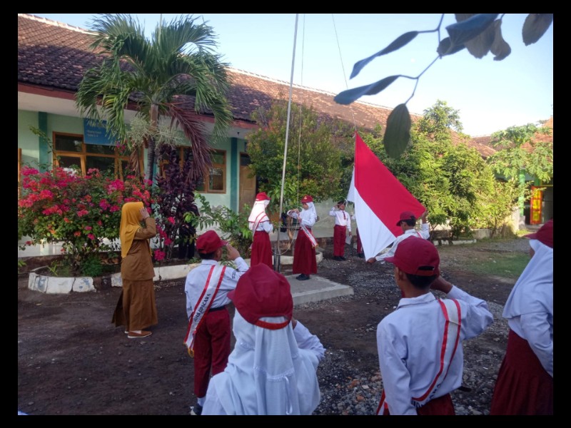 Upacara Bendera Hari Pertama Masuk Sekolah TA 2025/2026